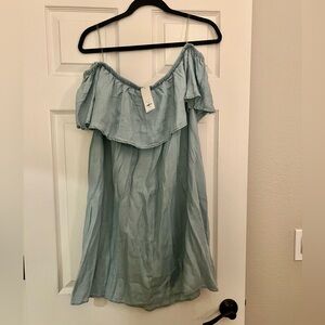 Size 1X NWT chambray dress!…